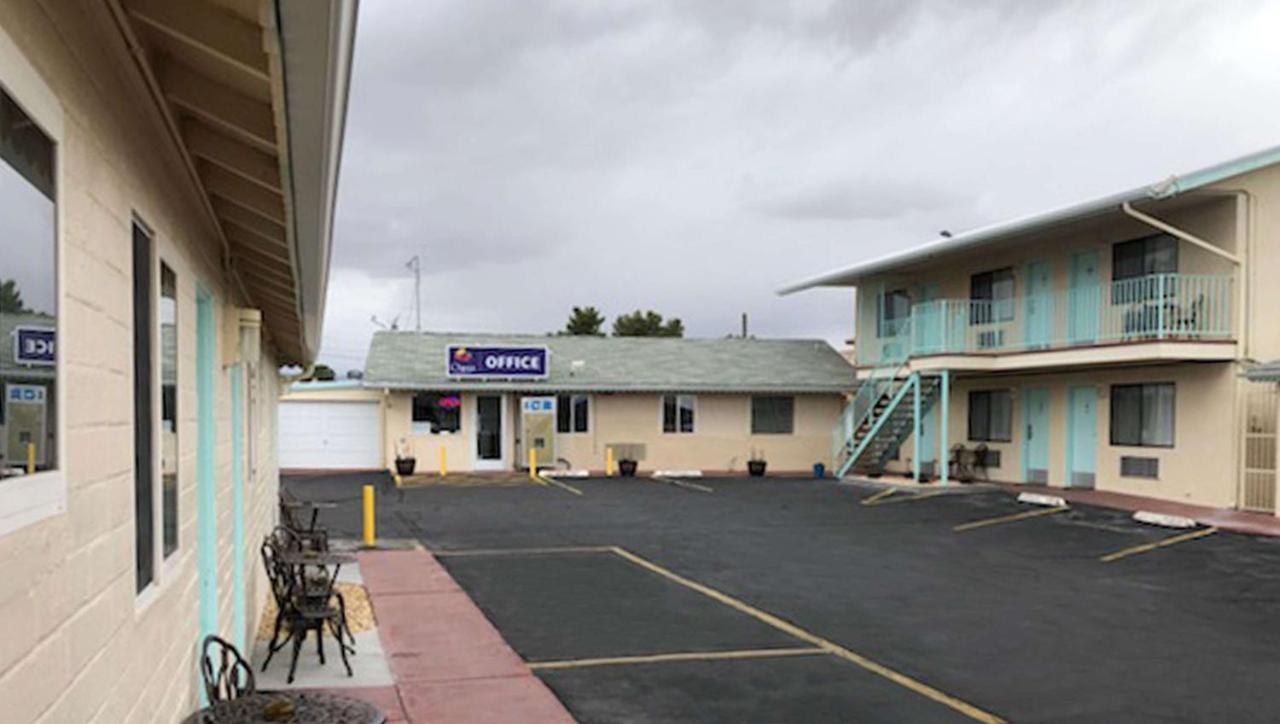 Howard Johnson By Wyndham Ridgecrest, Ca Exterior photo