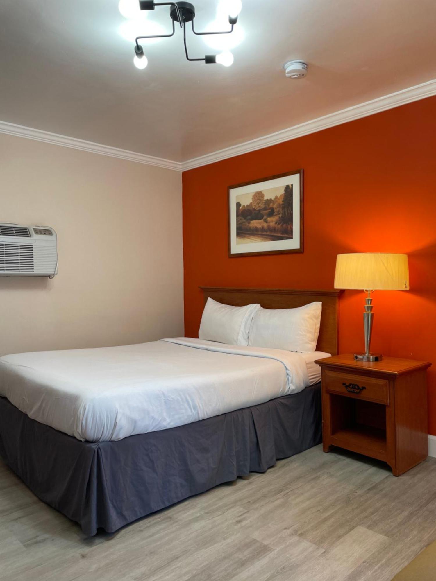 Howard Johnson By Wyndham Ridgecrest, Ca Exterior photo