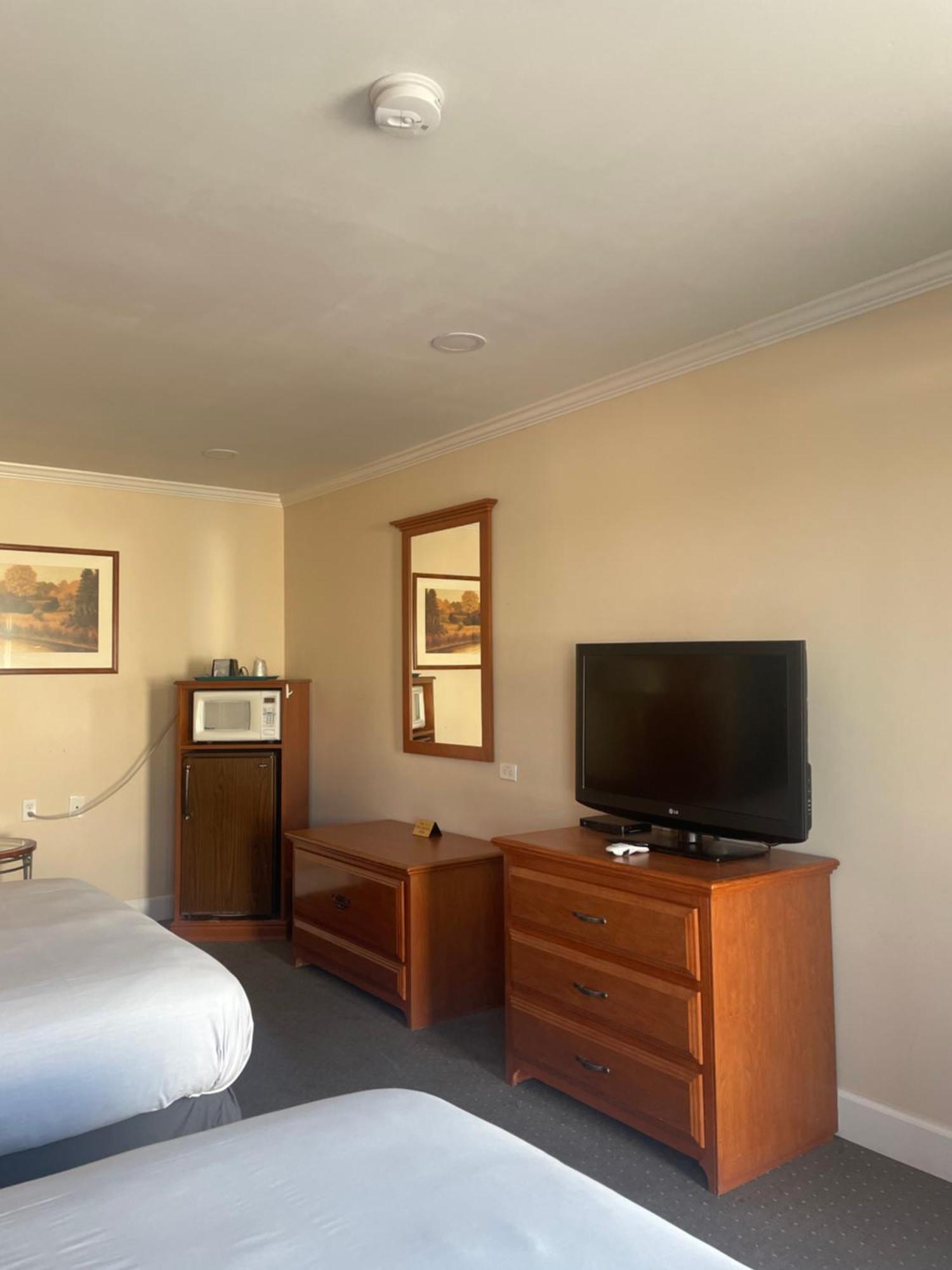 Howard Johnson By Wyndham Ridgecrest, Ca Exterior photo