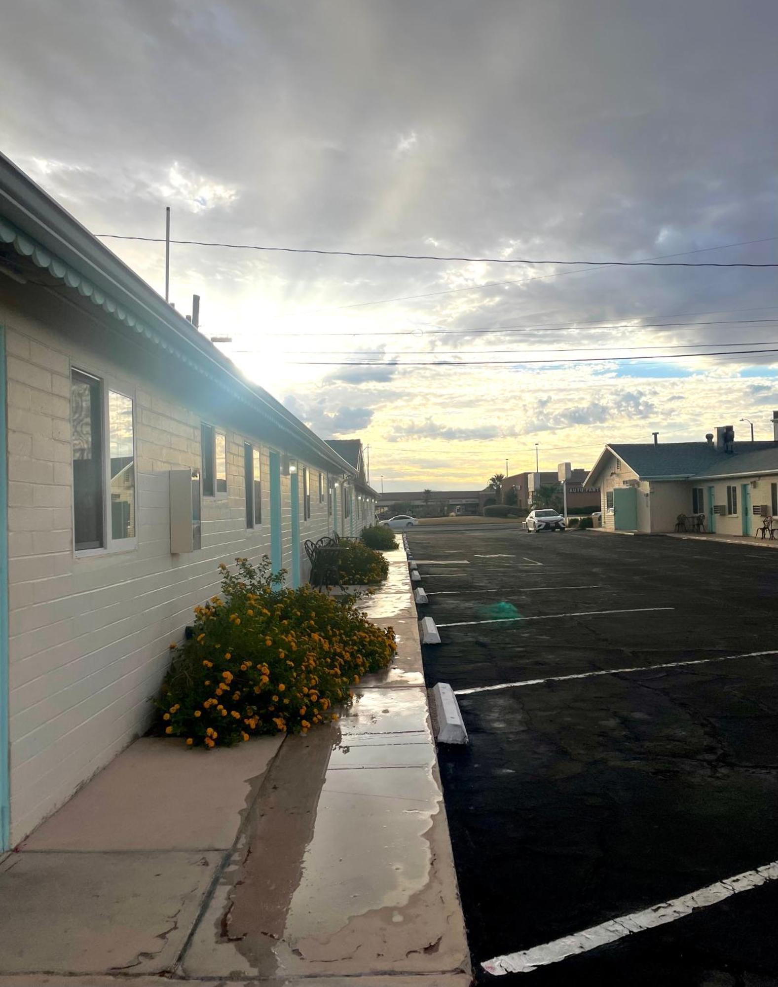 Howard Johnson By Wyndham Ridgecrest, Ca Exterior photo