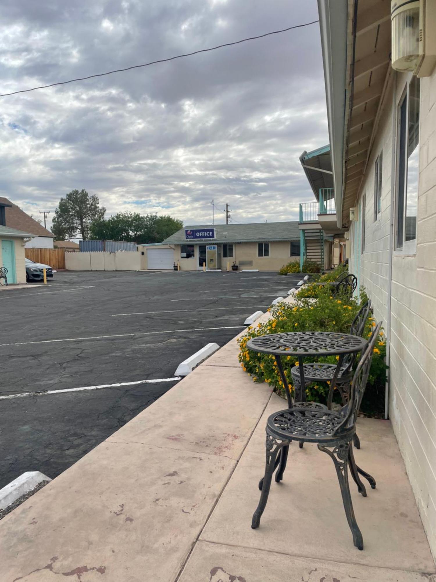 Howard Johnson By Wyndham Ridgecrest, Ca Exterior photo