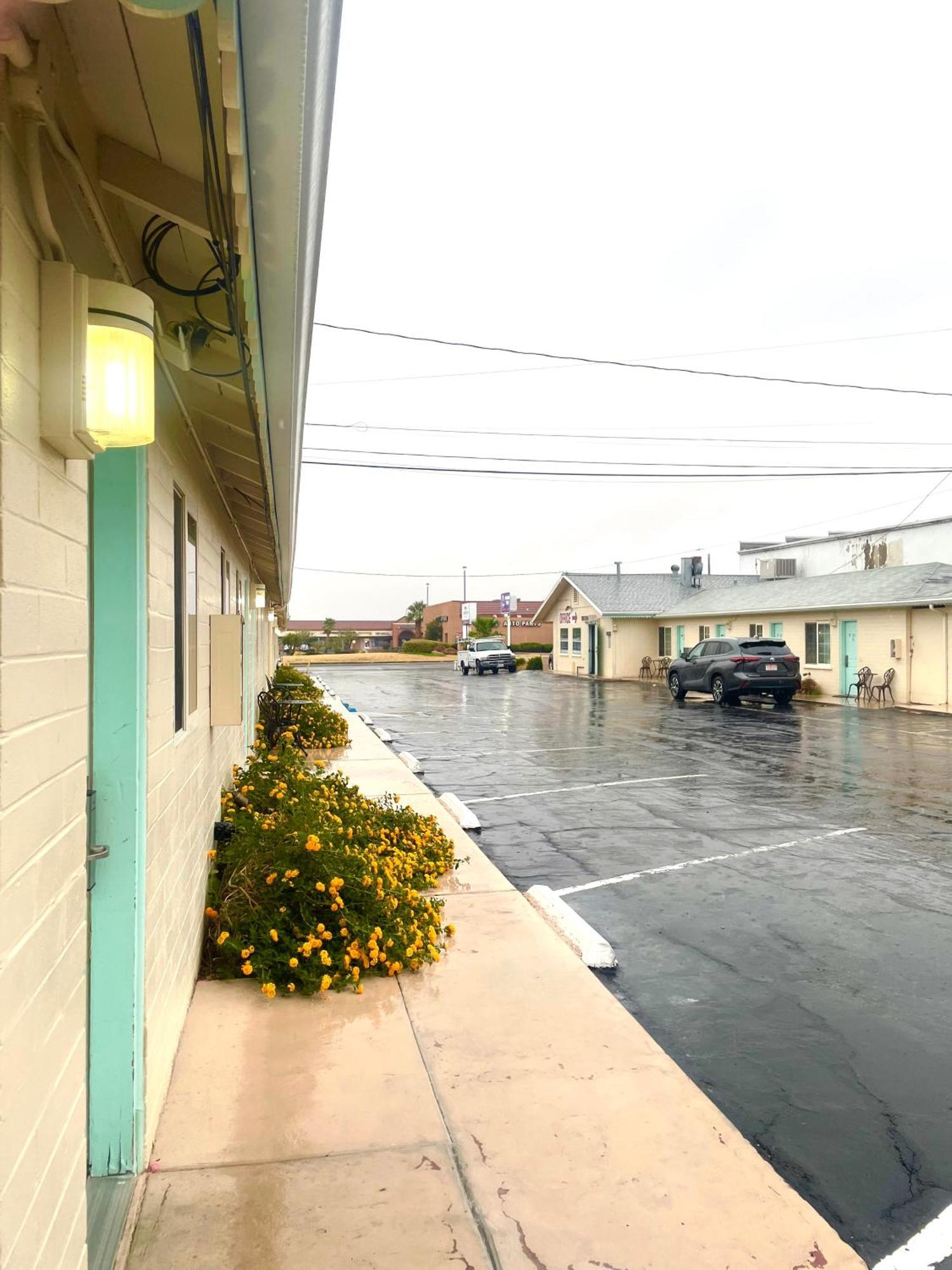 Howard Johnson By Wyndham Ridgecrest, Ca Exterior photo