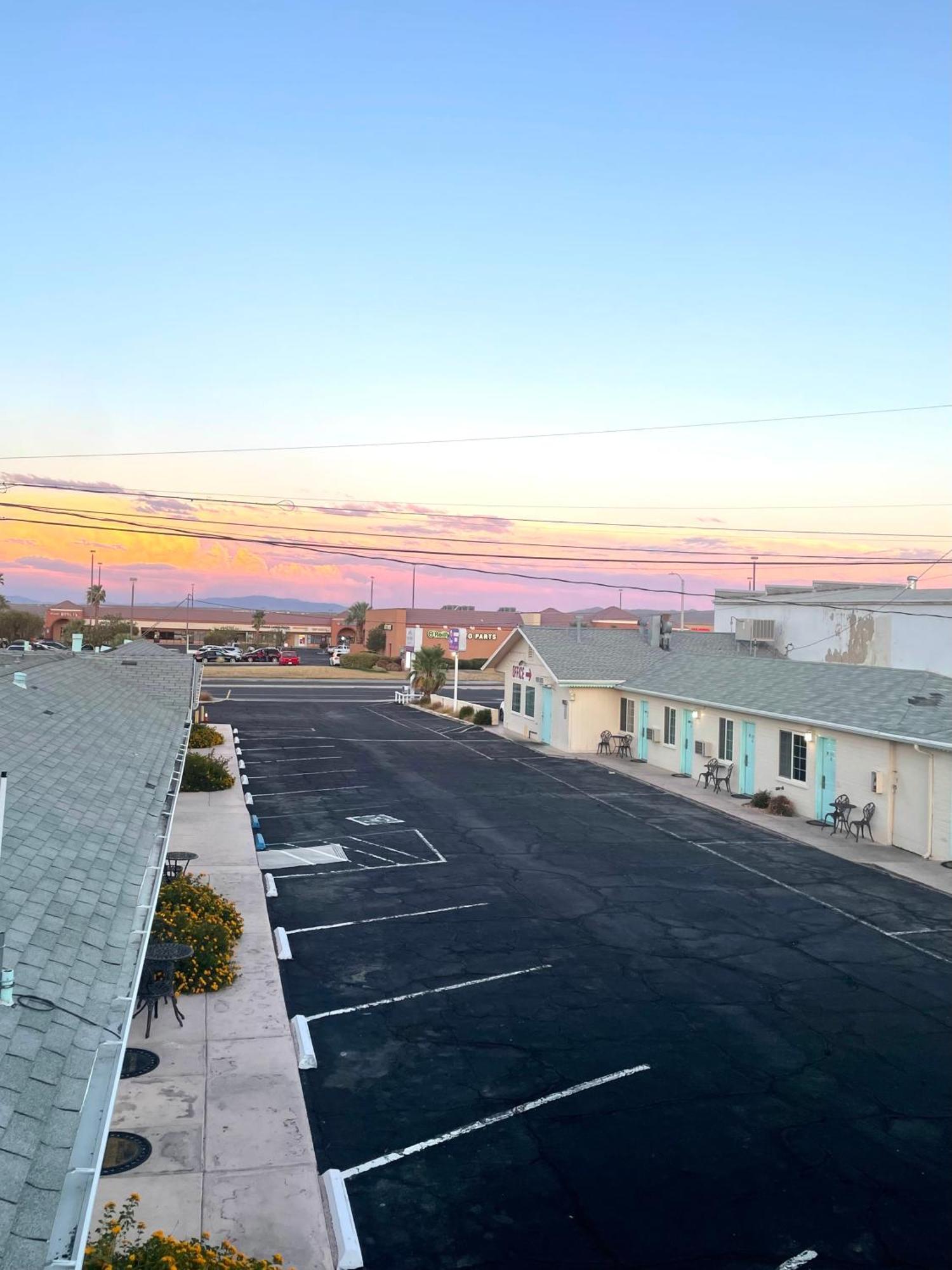 Howard Johnson By Wyndham Ridgecrest, Ca Exterior photo